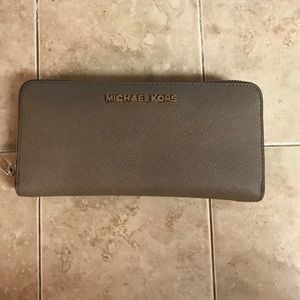 Micheal Kors Wallet in French Gray